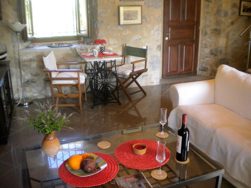 Villa Stone House in a quiet landscape, Leonidion Esterno foto