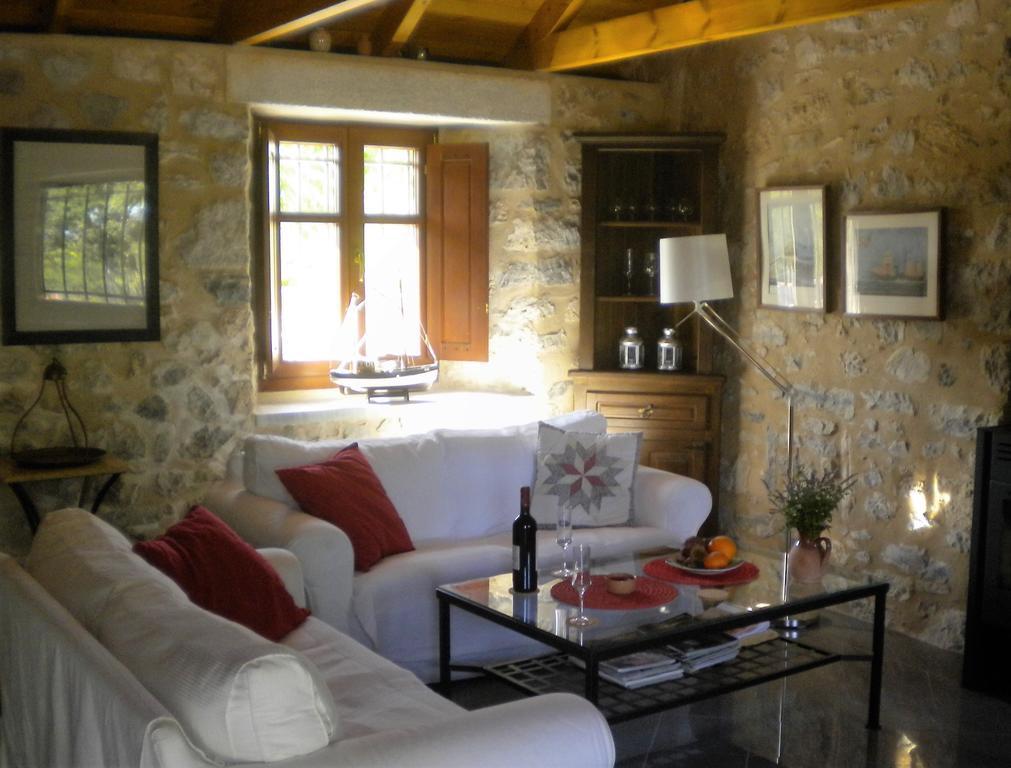 Villa Stone House in a quiet landscape, Leonidion Esterno foto